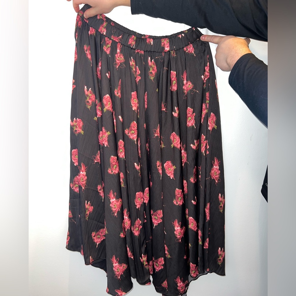 Sleek A line floral skirt!